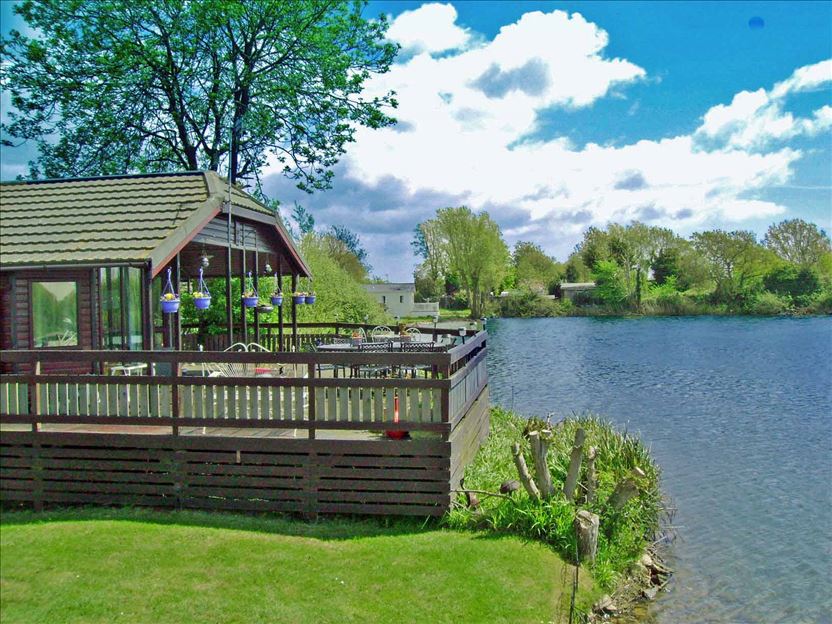 Lake Birds Lodge